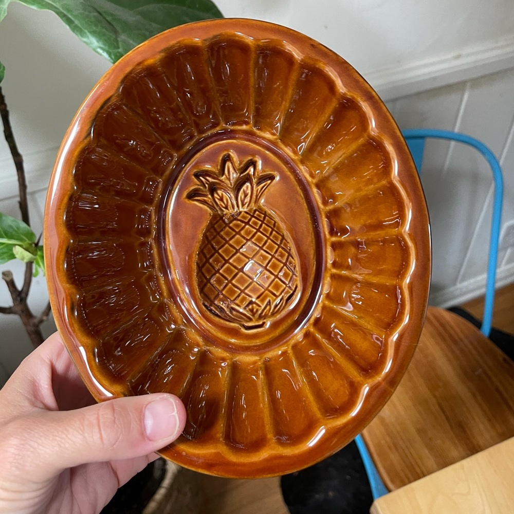 ⭐️SOLD⭐️ Adorable pineapple boho vintage dish